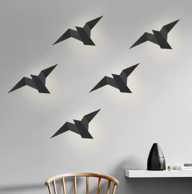 NordFjäder Vägglampa – Fågelformad LED Väggbelysning med Varmt Sken