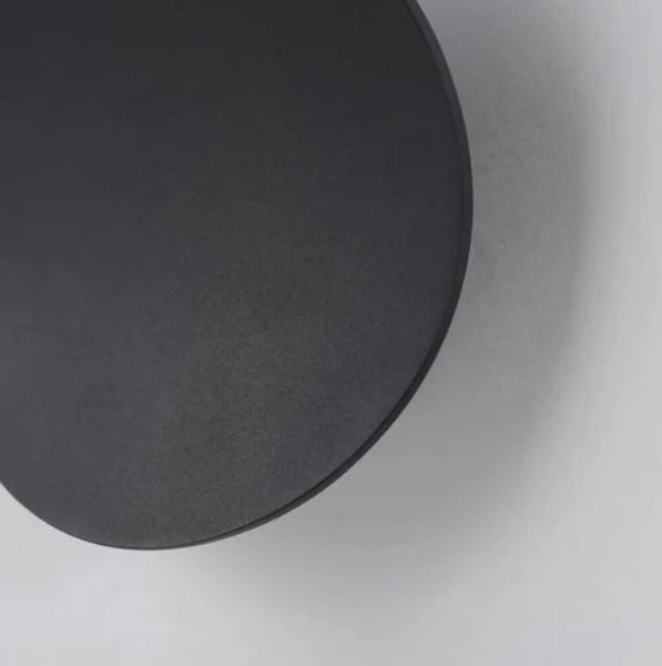 Dusk Vägglampa – Modern LED Väggbelysning i Aluminium för Inomhusbruk