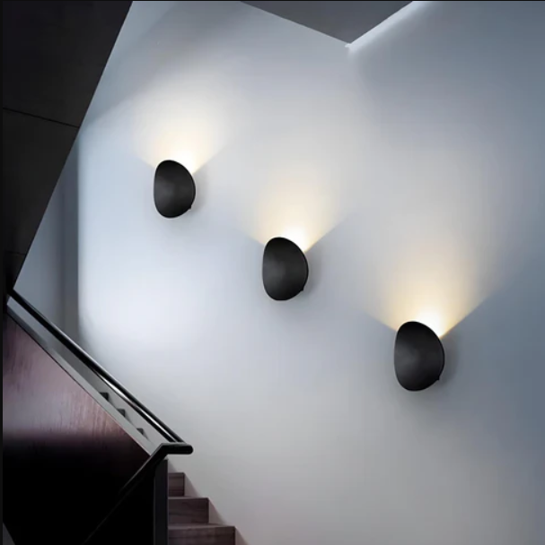 Dusk Vägglampa – Modern LED Väggbelysning i Aluminium för Inomhusbruk