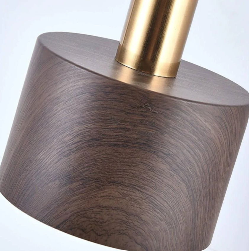 LjusHarmoni Vägglampa – Modern LED Vägglampa med Guldfot och Metallskärm