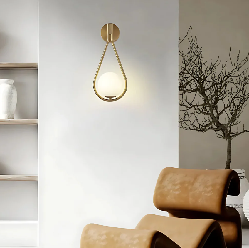 Gouttelettes Vägglampa – Dimmbar Designlampa i Glas och Metall för Inomhusbruk