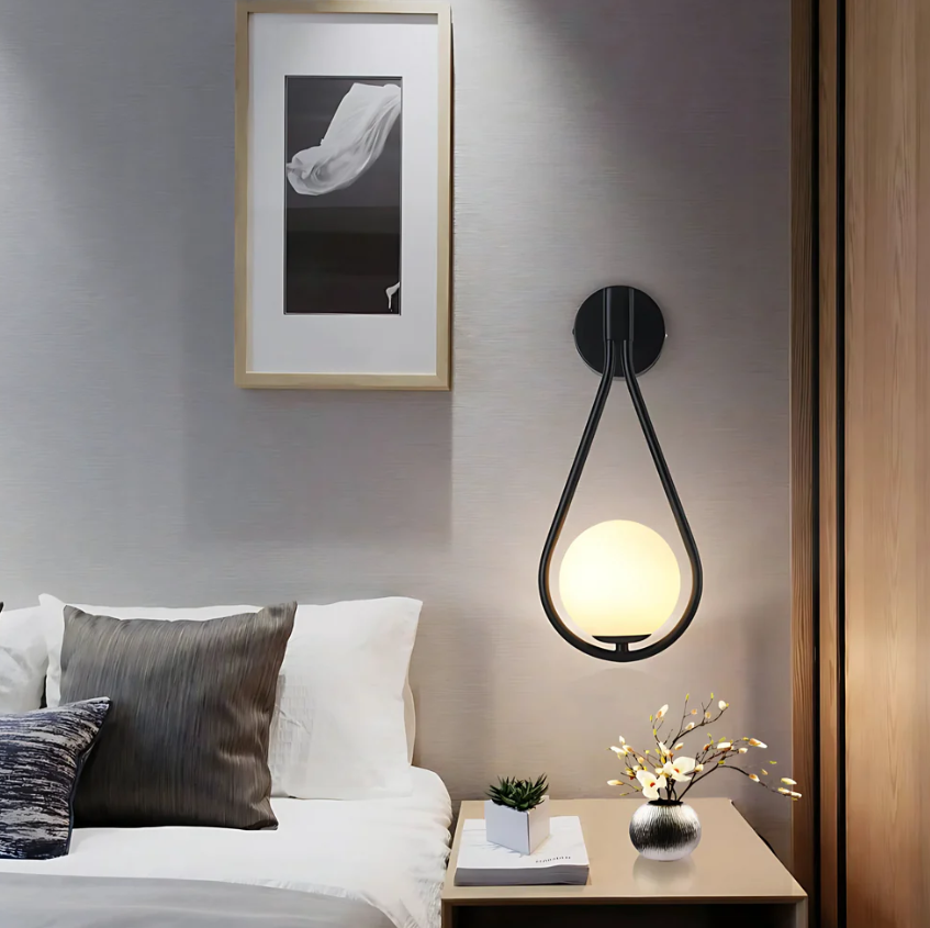 Gouttelettes Vägglampa – Dimmbar Designlampa i Glas och Metall för Inomhusbruk