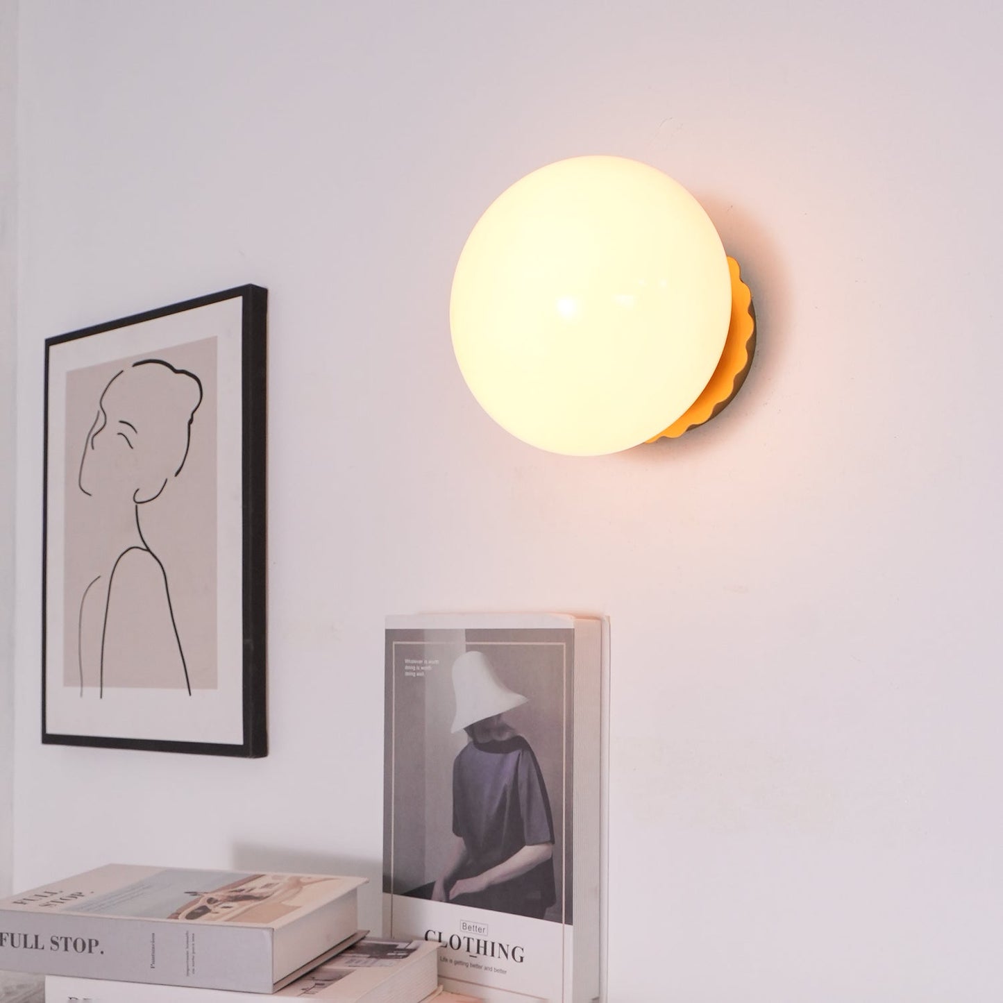 LjusHarmoni Vägglampa – Elegant Vägglampa i Glas och Metall för Mjuk Belysning