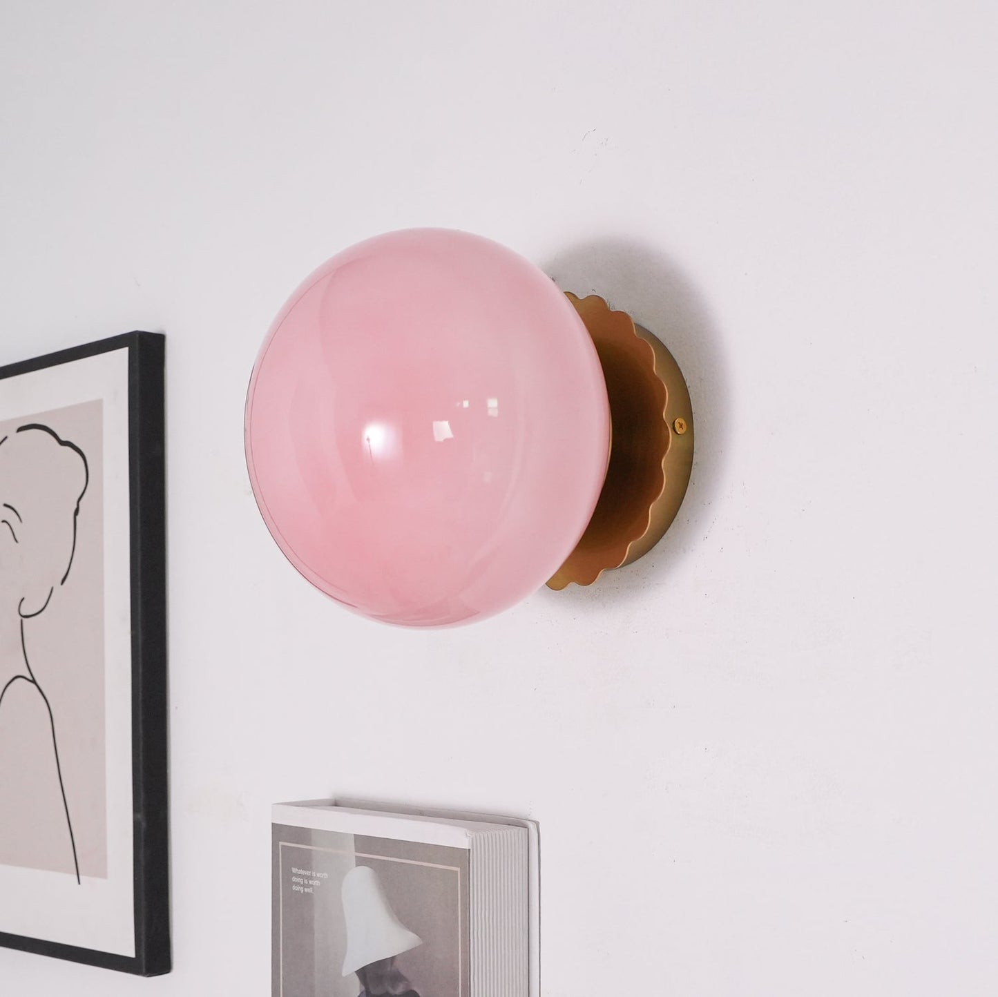 LjusHarmoni Vägglampa – Elegant Vägglampa i Glas och Metall för Mjuk Belysning