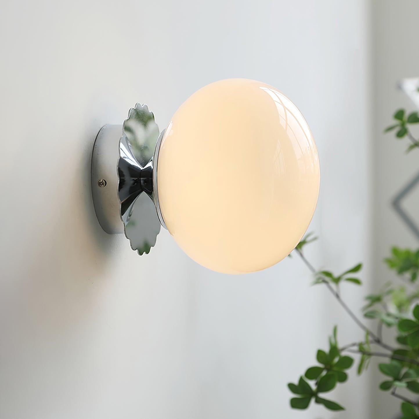 LjusHarmoni Vägglampa – Elegant Vägglampa i Glas och Metall för Mjuk Belysning