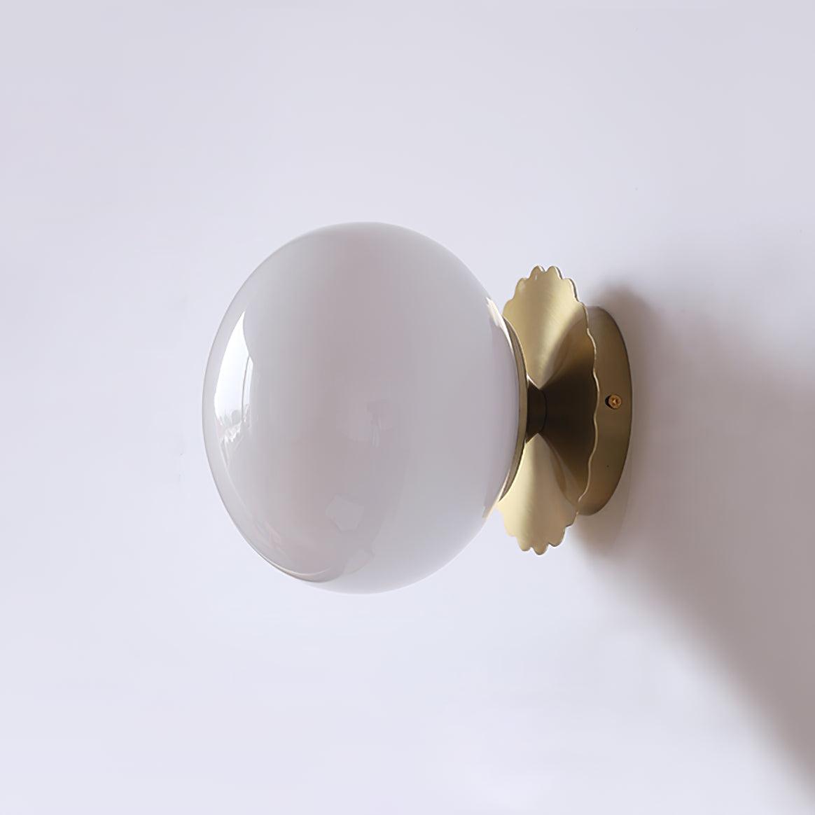 LjusHarmoni Vägglampa – Elegant Vägglampa i Glas och Metall för Mjuk Belysning