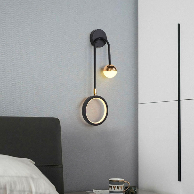 Lysandra Vägglampa – Elegant LED Vägglampa i Guld eller Svart Design