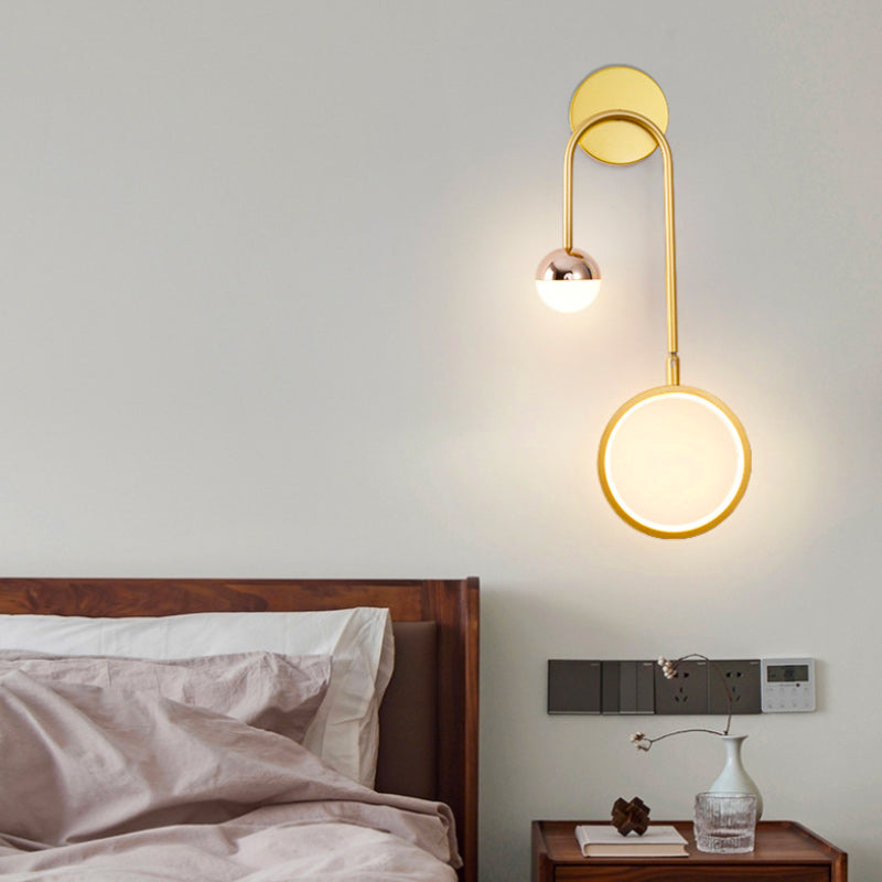 Lysandra Vägglampa – Elegant LED Vägglampa i Guld eller Svart Design