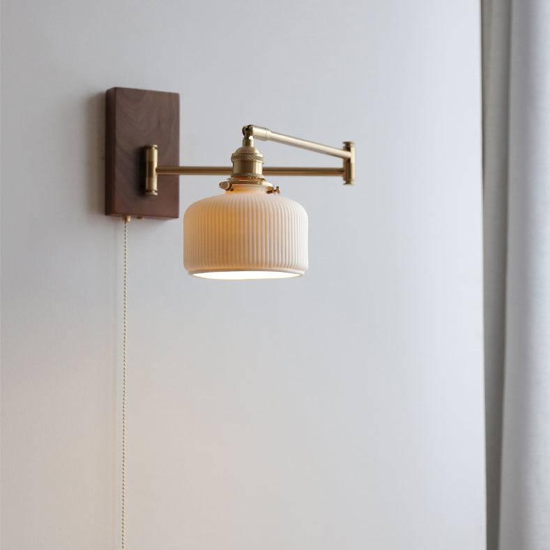 NordLjus Vägglampa – Designad Väggbelysning i Trä och Keramik