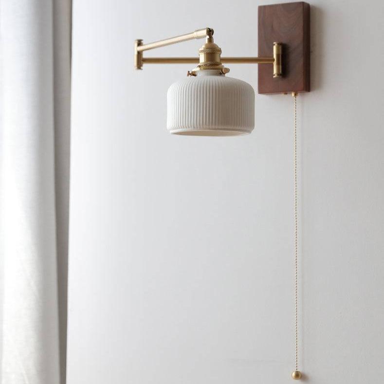 NordLjus Vägglampa – Designad Väggbelysning i Trä och Keramik