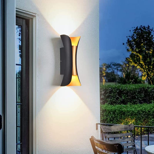 AluShine LED Vägglampa – Vädertålig Utomhusbelysning med Upp- och Nedljus