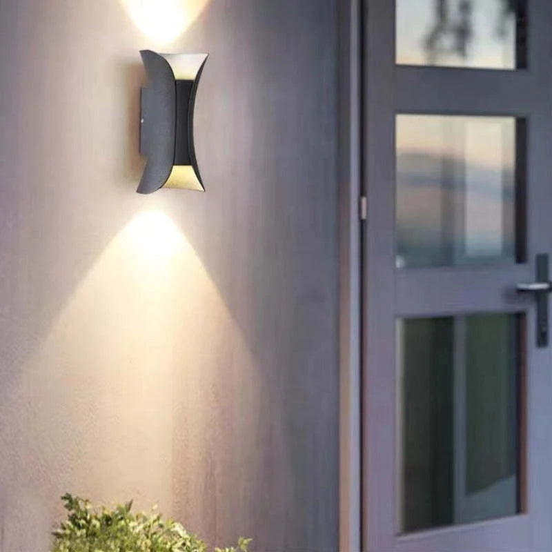 AluShine LED Vägglampa – Vädertålig Utomhusbelysning med Upp- och Nedljus