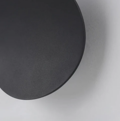 Dusk Vägglampa – Modern LED Väggbelysning i Aluminium för Inomhusbruk