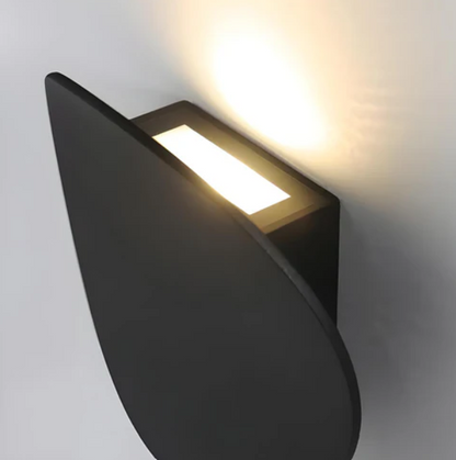 Dusk Vägglampa – Modern LED Väggbelysning i Aluminium för Inomhusbruk
