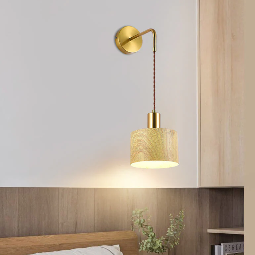 LjusHarmoni Vägglampa – Modern LED Vägglampa med Guldfot och Metallskärm