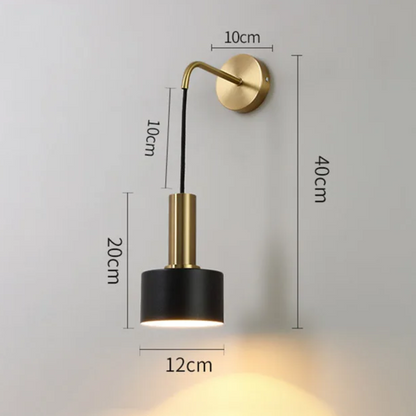 LjusHarmoni Vägglampa – Modern LED Vägglampa med Guldfot och Metallskärm