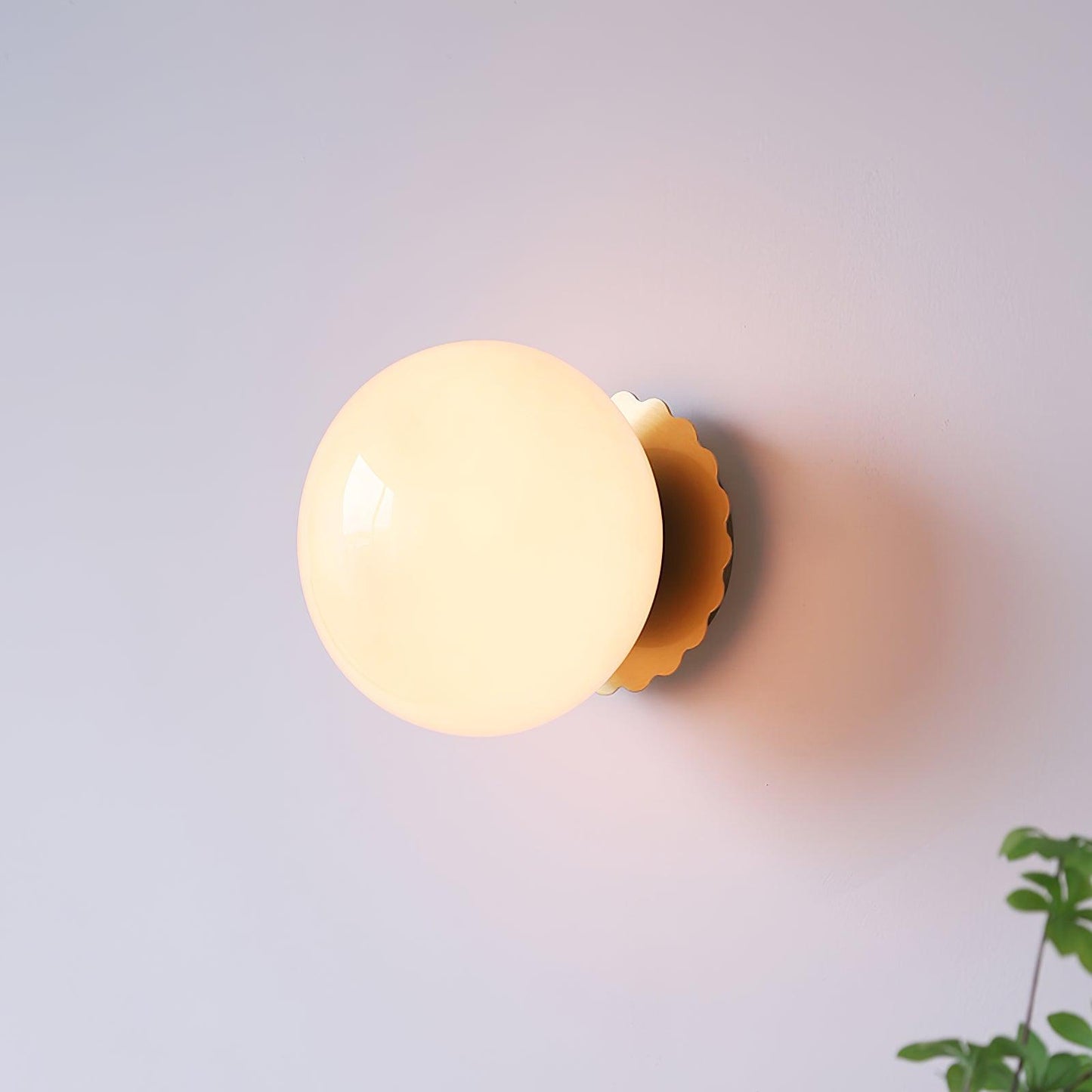 LjusHarmoni Vägglampa – Elegant Vägglampa i Glas och Metall för Mjuk Belysning
