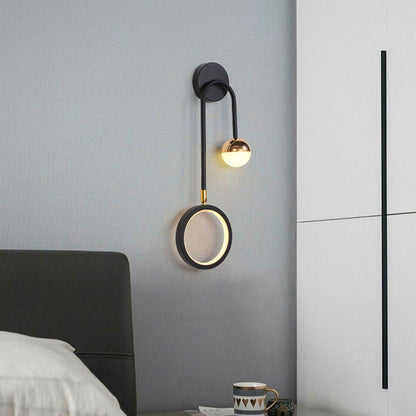 Lysandra Vägglampa – Elegant LED Vägglampa i Guld eller Svart Design