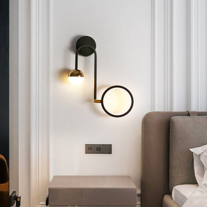 Lysandra Vägglampa – Elegant LED Vägglampa i Guld eller Svart Design