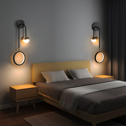 Lysandra Vägglampa – Elegant LED Vägglampa i Guld eller Svart Design