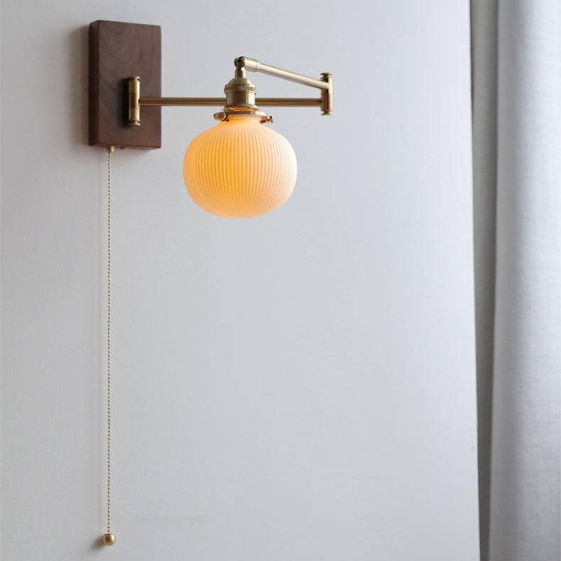 NordLjus Vägglampa – Designad Väggbelysning i Trä och Keramik