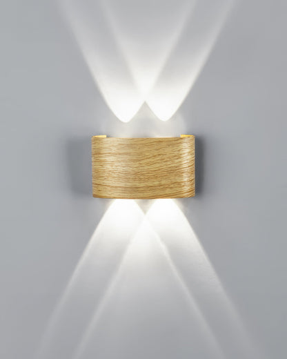 WoodGlow Vägglampa – Väderbeständig Utomhuslampa med Träeffekt och Mjuk LED-belysning