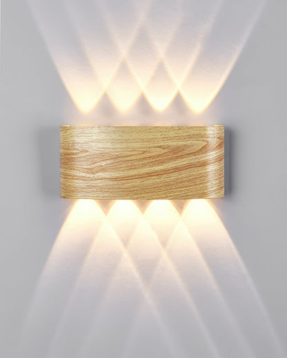 WoodGlow Vägglampa – Väderbeständig Utomhuslampa med Träeffekt och Mjuk LED-belysning