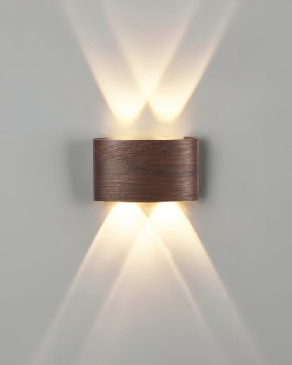 WoodGlow Vägglampa – Väderbeständig Utomhuslampa med Träeffekt och Mjuk LED-belysning