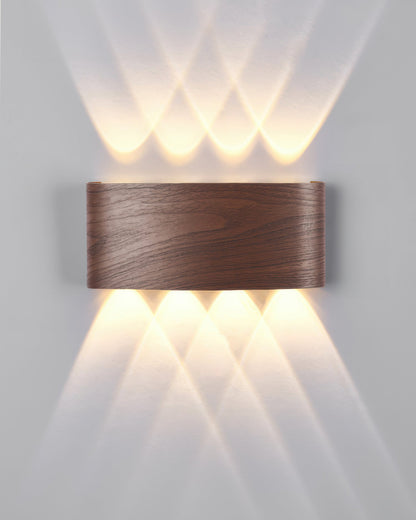 WoodGlow Vägglampa – Väderbeständig Utomhuslampa med Träeffekt och Mjuk LED-belysning