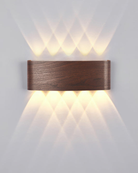 WoodGlow Vägglampa – Väderbeständig Utomhuslampa med Träeffekt och Mjuk LED-belysning